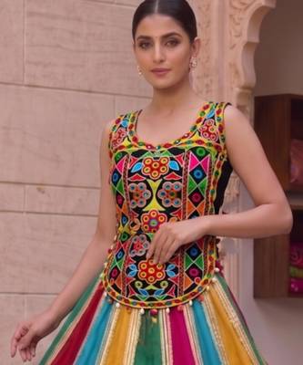 Multicolor embroidered cotton u-neck blouse 1