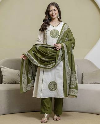 White cotton embroidery work kurta pant set with printed dupatta 3