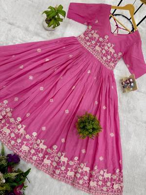 Baby Pink Color Embroidery Work And Back Side Dori Pattern Mul Cotton Gown Set 4