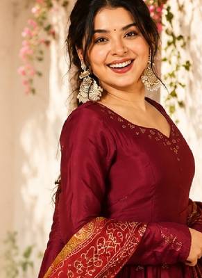Women's maroon anarkali kurta set with dupatta and pant 2