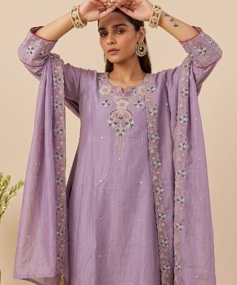 Women's silk blend lavender embroidered kurta set with palazzo and dupatta 5
