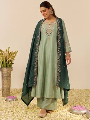 Women's silk blend pista embroidered kurta set with palazzo and dupatta 3