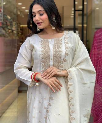 Women's off white straight embroidered viscose kurta set with pant and dupatta 5