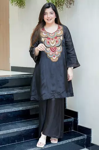 Women's black embroidered straight crepe kurta with pant