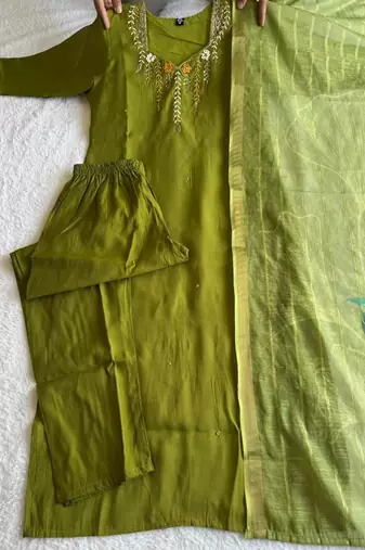 Mahendi mul chanderi kurti pant dupatta set