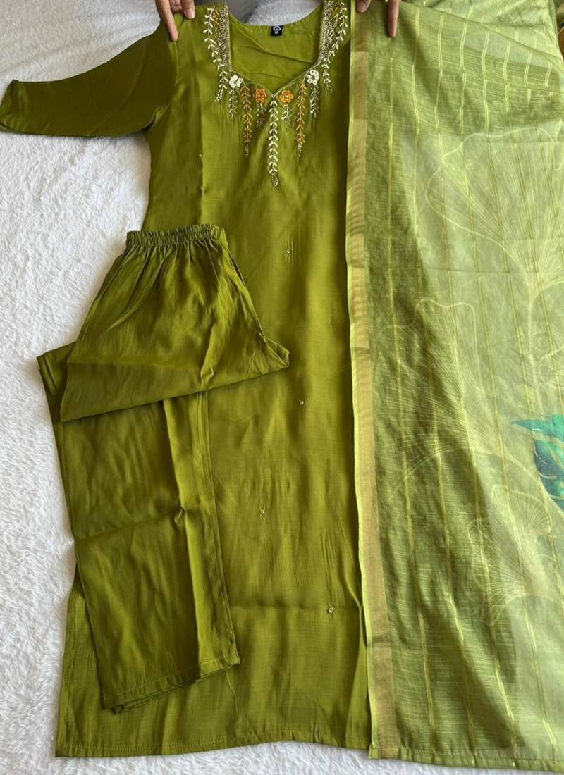 Mahendi mul chanderi kurti pant dupatta set