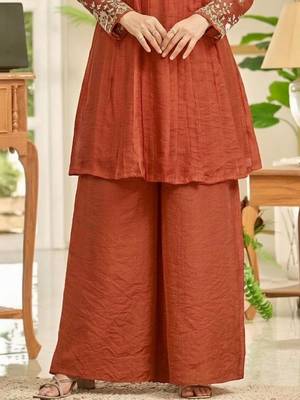 Women Ethnic Motifs Embroidered Pleated Thread Work Kurti with Palazzos 3