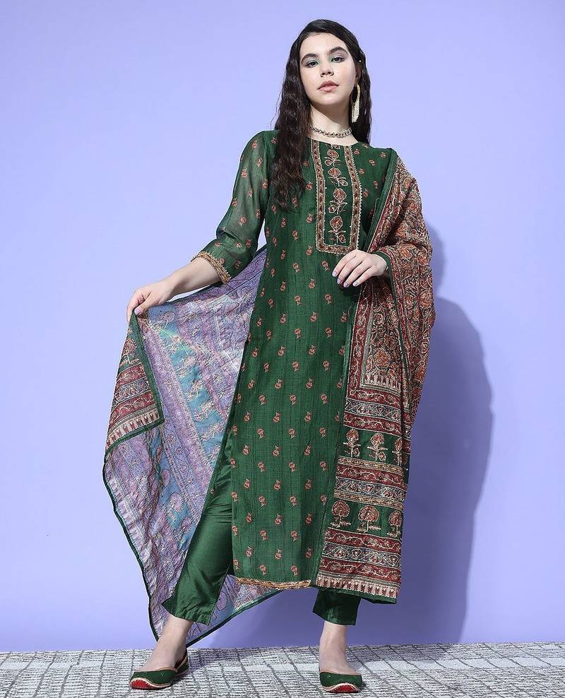Women Floral Printed Thread Work Chanderi Kurta with Trousers & With Dupatta