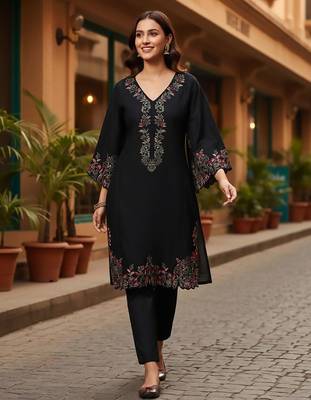 Women Embroidered V-Neck Pure Cotton Kurta Sets 6