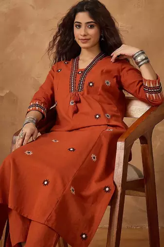 Yoke Design Pleated Thread Work V-Neck A-line Kurta With Trousers