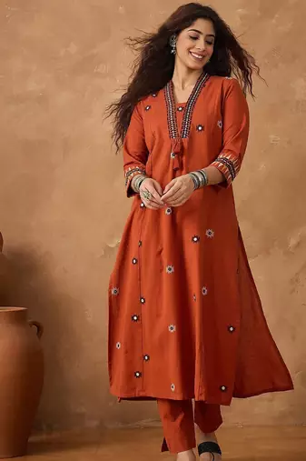 Yoke Design Pleated Thread Work V-Neck A-line Kurta With Trousers