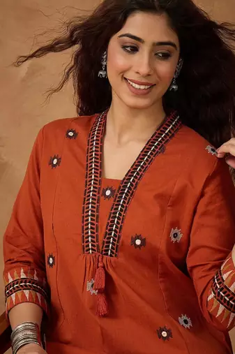 Yoke Design Pleated Thread Work V-Neck A-line Kurta With Trousers