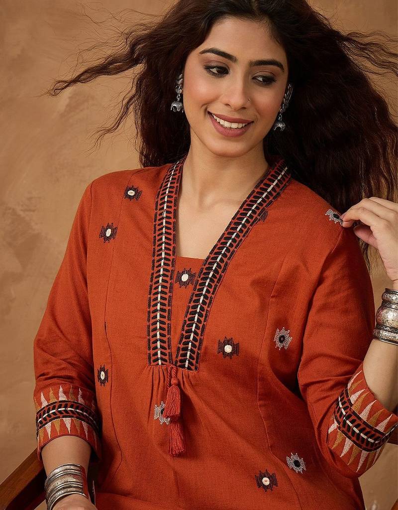 Yoke Design Pleated Thread Work V-Neck A-line Kurta With Trousers