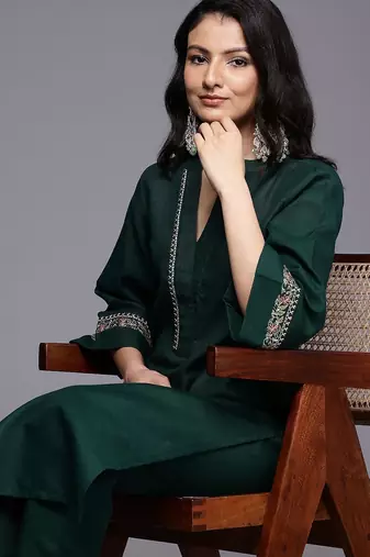 Ethnic Motifs Embroidered Thread Work Republic Day Kurta with Trousers