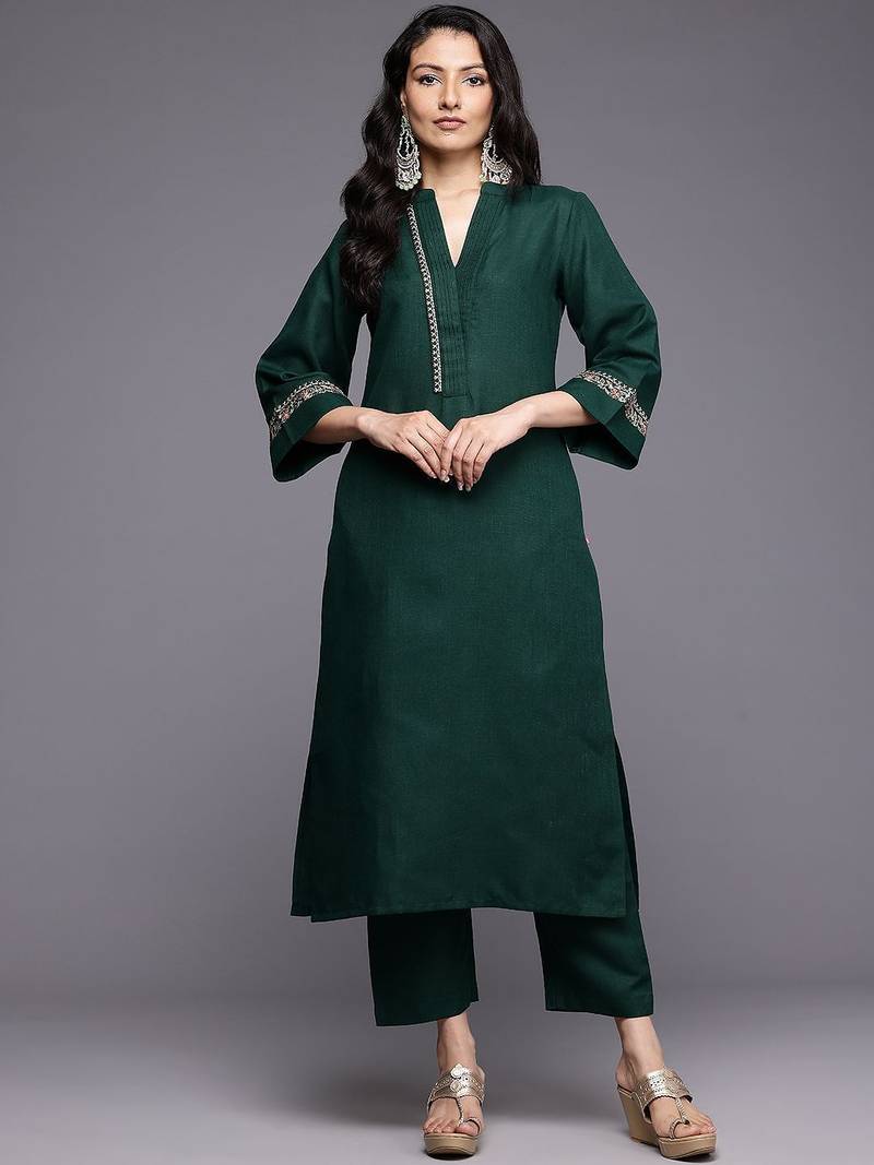Ethnic Motifs Embroidered Thread Work Republic Day Kurta with Trousers
