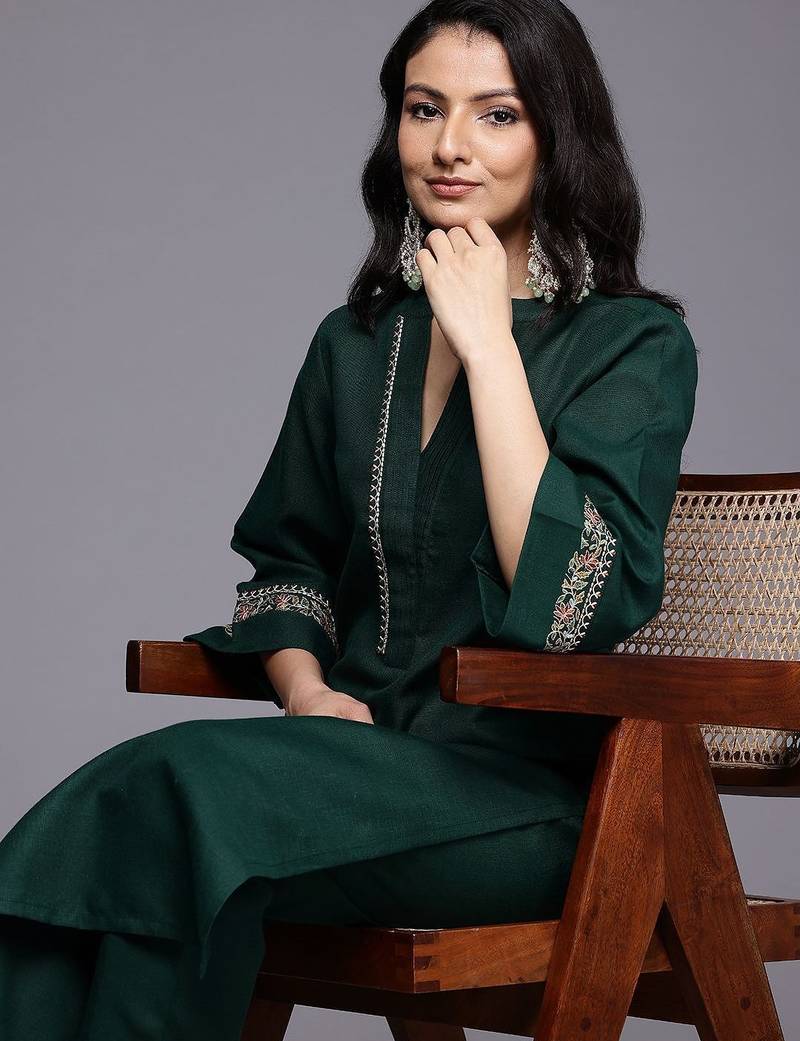 Ethnic Motifs Embroidered Thread Work Republic Day Kurta with Trousers