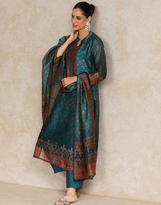 Women Printed Regular Chanderi Kurta with Trousers & With Dupatta 6