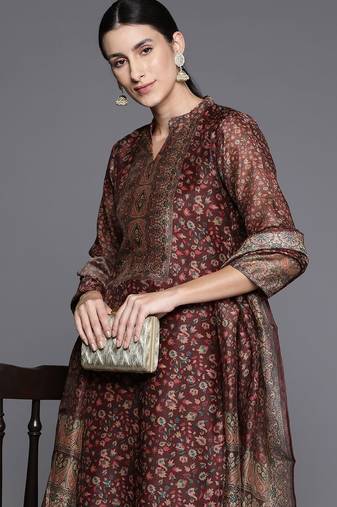 Women Floral Printed Chanderi Silk Kurta with Trousers & With Dupatta