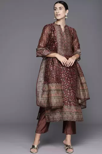 Women Floral Printed Regular Chanderi Silk Kurta with Trousers & With Dupatta