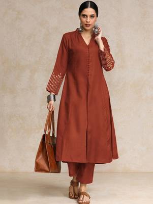 Women Panelled Sequinned Kurta with Trousers 1