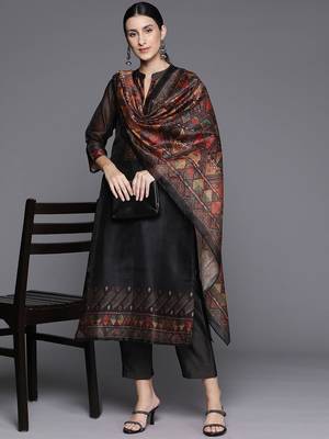 Women Printed Regular Chanderi Silk Kurta with Trousers & Dupatta 1
