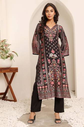 Floral Printed V-Neck A-Line Chanderi Straight Kurta with Trousers