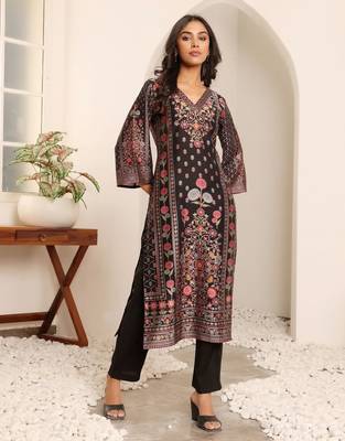 Floral Printed V-Neck A-Line Chanderi Straight Kurta with Trousers 6