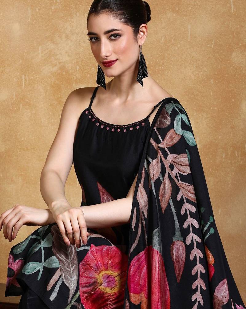Women Floral Printed Kurta with Trousers & Dupatta