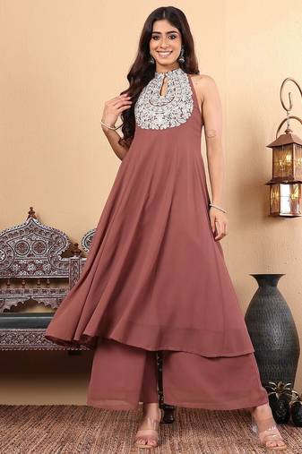 Ethnic Motifs Yoke Design Panelled Thread Work Anarkali Kurta with Trousers