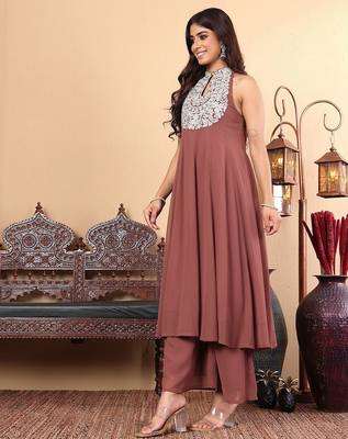 Ethnic Motifs Yoke Design Panelled Thread Work Anarkali Kurta with Trousers 6