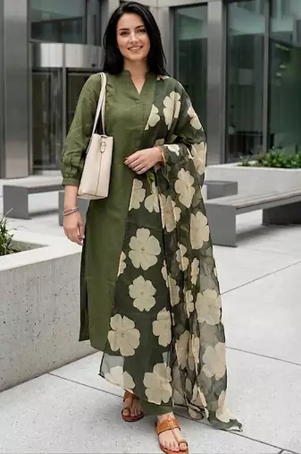 Women Regular Kurta with Trousers & With Dupatta