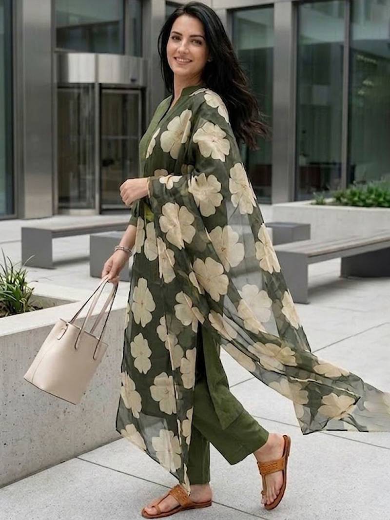 Women Regular Kurta with Trousers & With Dupatta