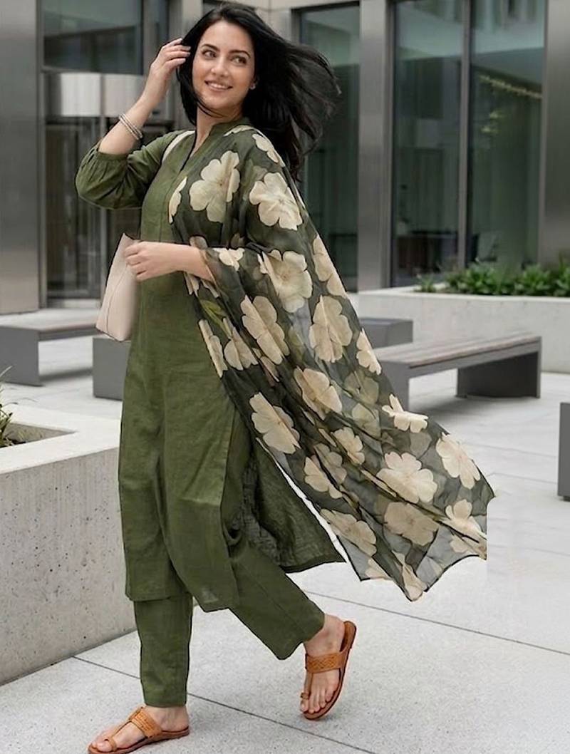 Women Regular Kurta with Trousers & With Dupatta