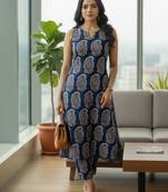 Women Paisley Printed Regular Kurta with Trousers