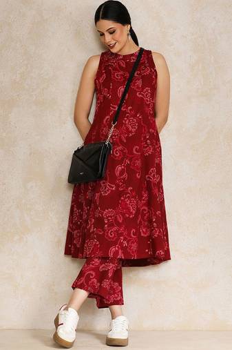 Women Ethnic Motifs Printed Cotton Kurta with Trousers
