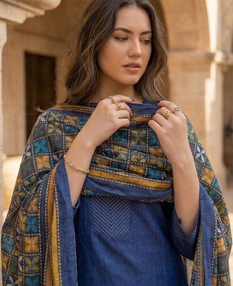 Women Regular Kurta with Trousers & With Dupatta