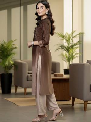 Women Ombre Dyed Regular Thread Work Kurta with Trousers 3