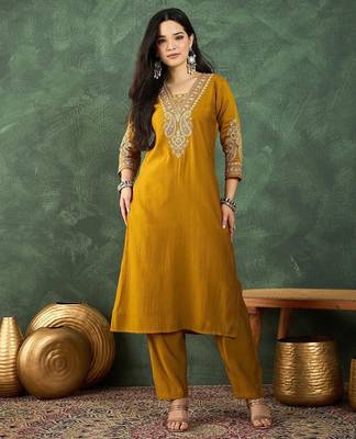 Women Ethnic Motifs Embroidered Kurta with Trousers 1