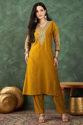 Women Ethnic Motifs Embroidered Kurta with Trousers
