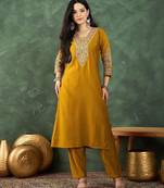 Women Ethnic Motifs Embroidered Kurta with Trousers