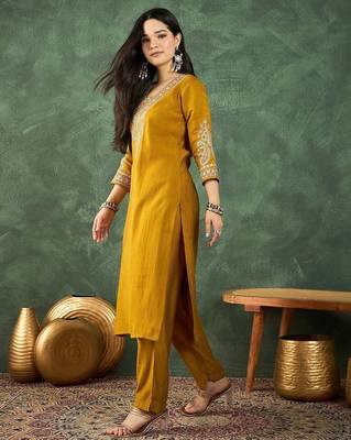 Women Ethnic Motifs Embroidered Kurta with Trousers 5