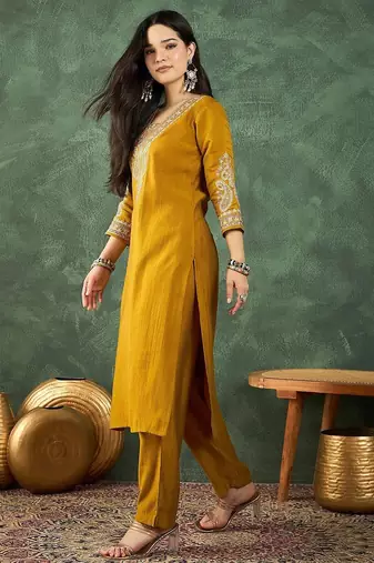 Women Ethnic Motifs Embroidered Kurta with Trousers