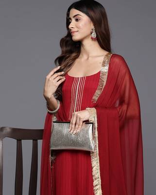 Maroon Gota Detailed Sleeveless Kurta with Trouser and Dupatta 2