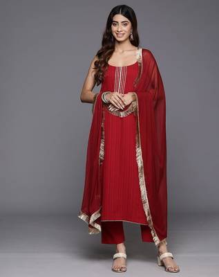 Maroon Gota Detailed Sleeveless Kurta with Trouser and Dupatta 1
