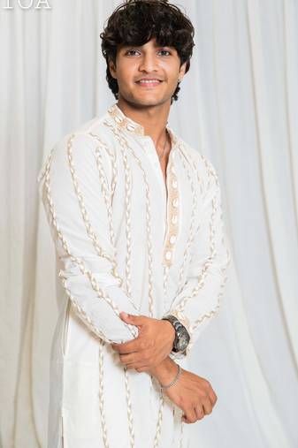Shades of threads - kurta - off white
