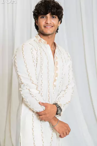 Shades of threads - kurta - off white