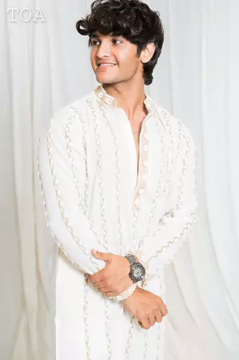 Shades of threads - kurta - off white
