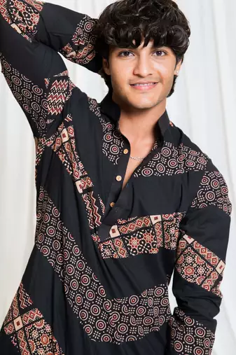 Shades of ajrakh - alternate zag - black
