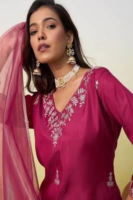 Floral embroidered silk blend v neck kurta trouser & dupatta set 4