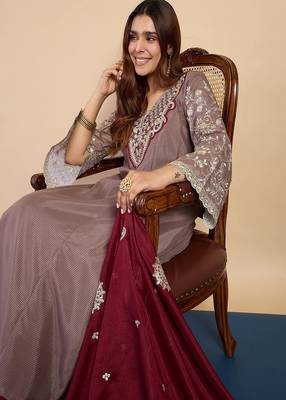 Floral embroidered silk blend v neck kurta trouser & dupatta set 4